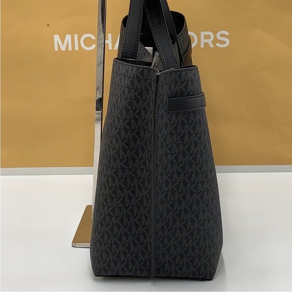 MICHAEL KORS
Emilia Large Logo Tote Shoulder Bag - Picture 11 of 16